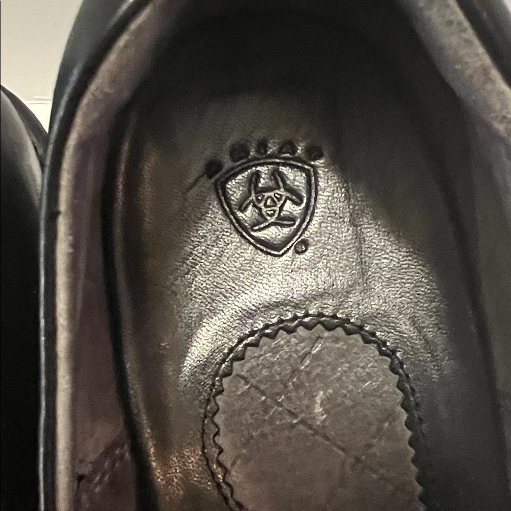 Ariat Tambour leather Women's Black clogs with a brown laser-cut overlay
Sz 8.5 - Picture 3 of 14